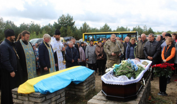 Понад 9 років обороняв Україну: Волинь попрощалася із загиблим захисником Віктором Кушніром