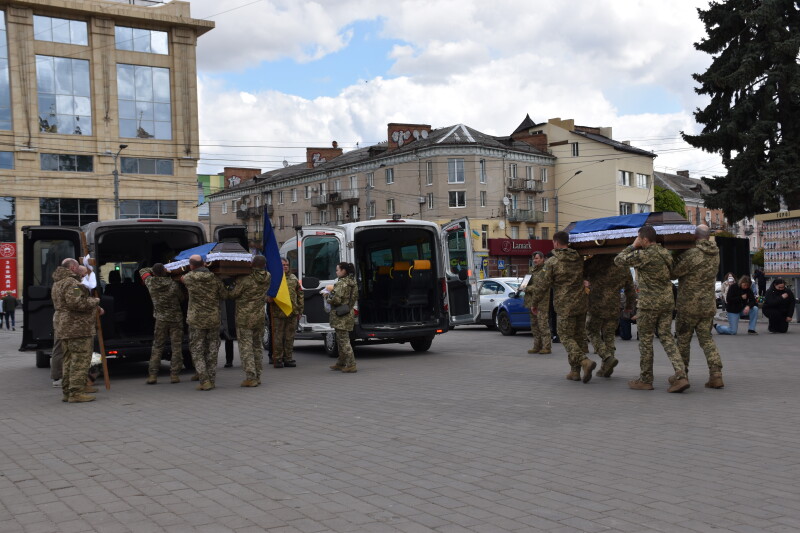 Загинули у 2024 році: у Луцьку попрощалися із двома Героями — Валентином Кравцем та Максимом Діковим