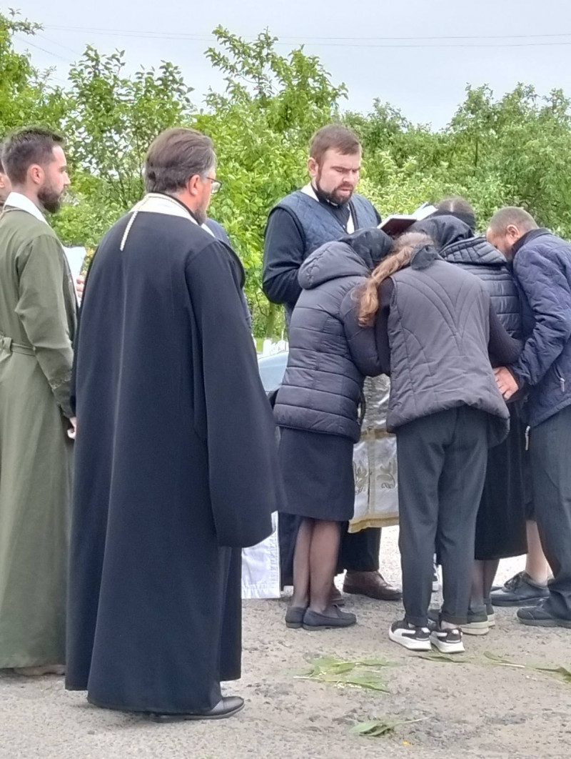 Жорстока війна залишила батьків без сина: у Луцькому районі провели в останню путь 26-річного Героя Романа Климчука