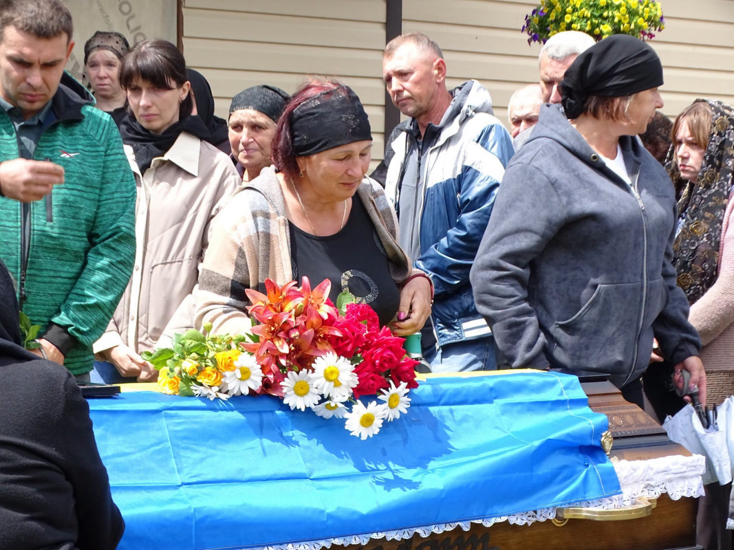 Через майже два роки після загибелі на Волині поховали Героя Валерія Кікавського