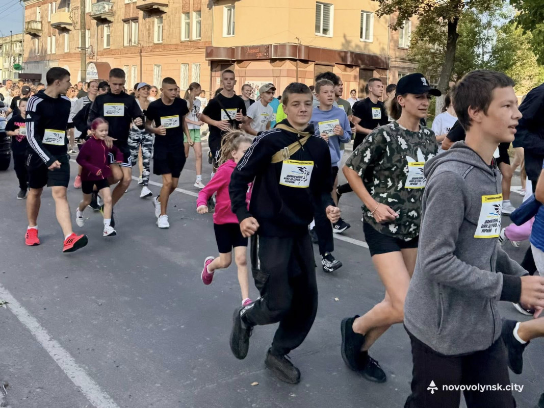 «Шаную воїнів, біжу за героїв України»: у місті на Волині на благодійному заході зібрали гроші для ЗСУ