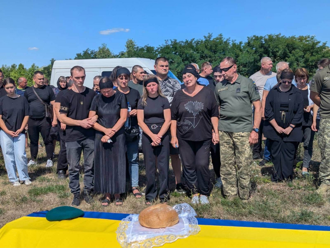 Півторарічний син більше не обійме батька: на Волині попрощалися з 30-річним воїном Віталієм Ксьондзиком