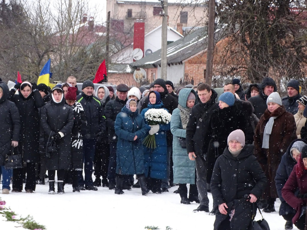 Повернувся додому «на щиті»: волиняни провели на вічний спочинок полеглого капітана Олександра Євтушка