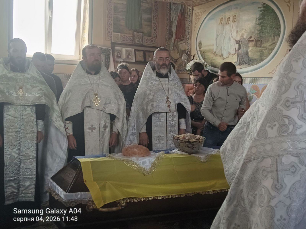 Понад два роки вважався зниклим безвісти: на Волині поховали Героя Олександра Лавренчука