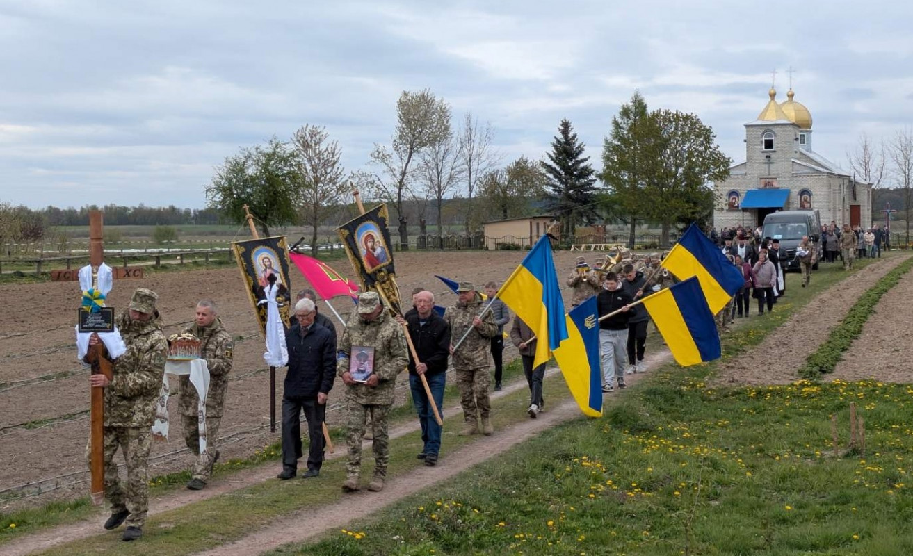 Громада на Волині віддала останню шану загиблому Герою Віктору Гошку