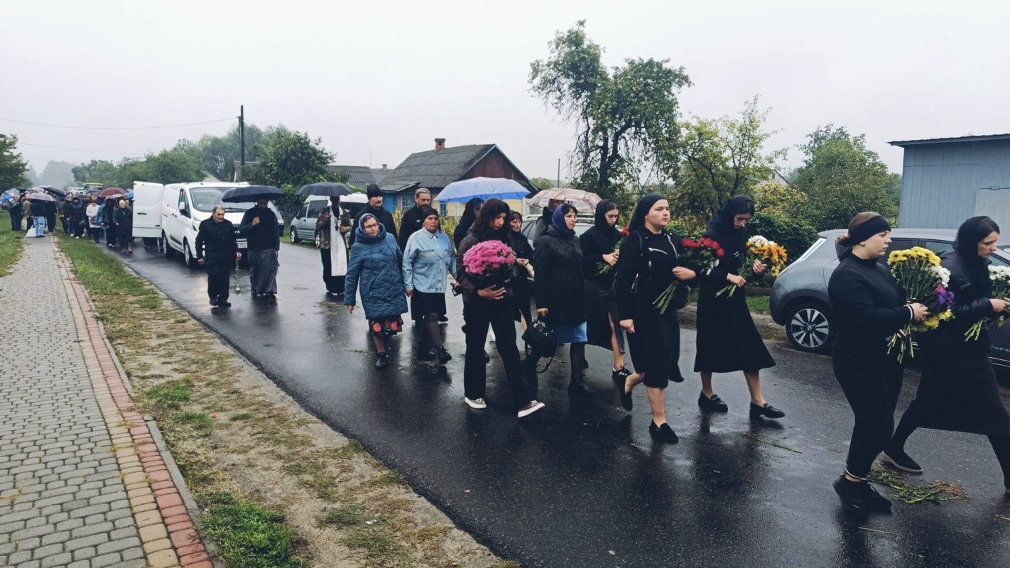 На Волині в останню путь провели 35-річного захисника Володимира Медведюка