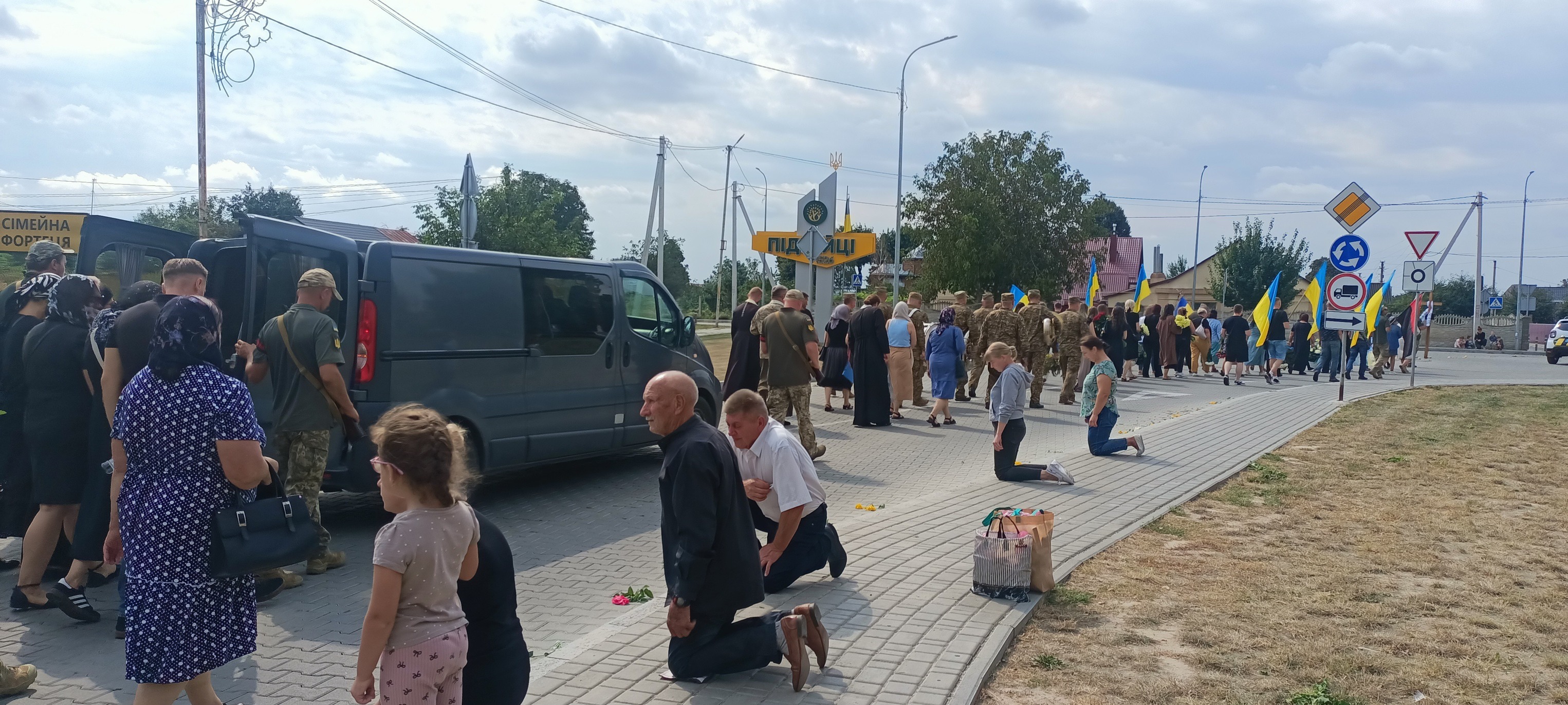 Планував весілля з коханою, але не судилося: біля Луцька попрощалися з Героєм Владиславом Харитонюком