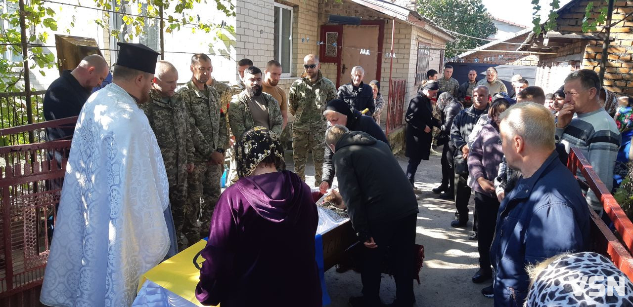 Пройшов пекло війни, але загинув у ДТП: у Луцькому районі прощаються з капітаном ЗСУ, кавалером ордена «За мужність» Павлом Чайкою