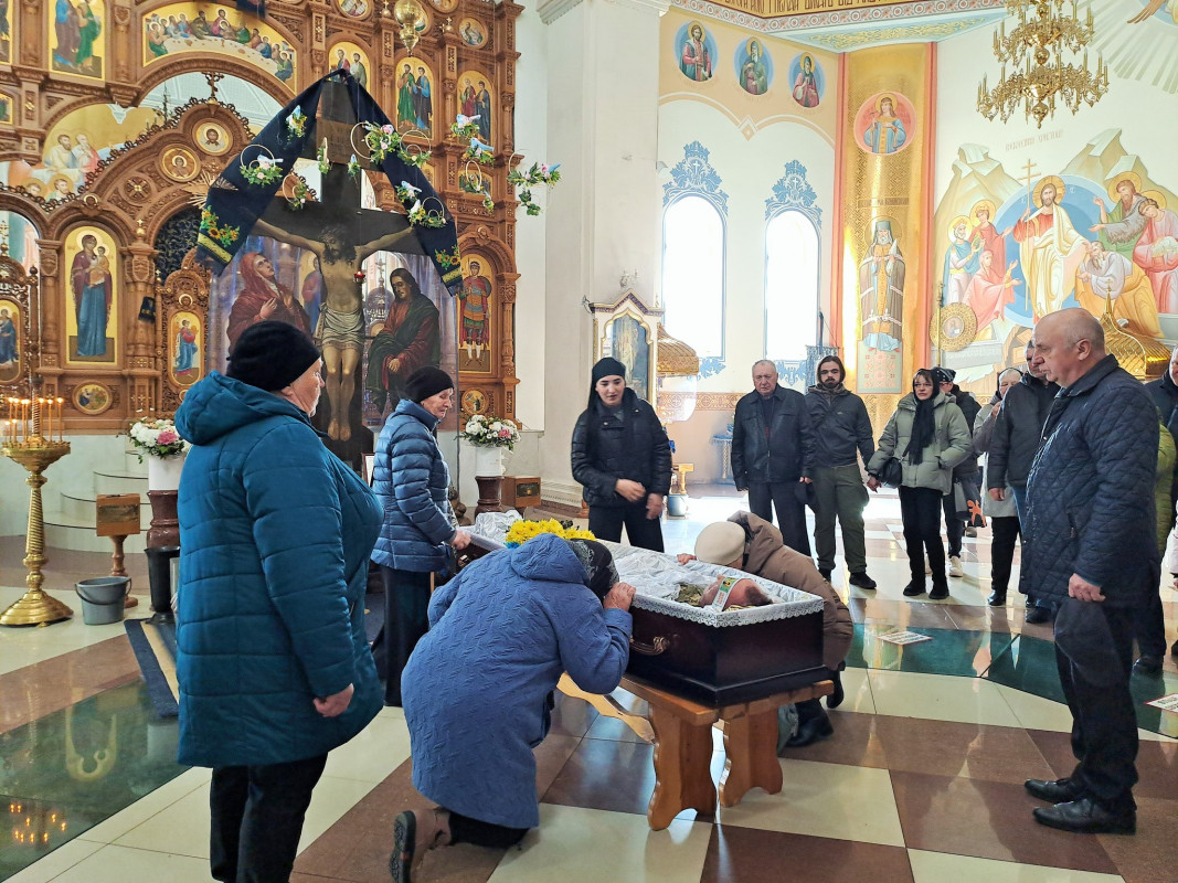 Місяць боровся за життя, проте хвороба взяла гору: на Волині поховали захисника Сергія Сидорука