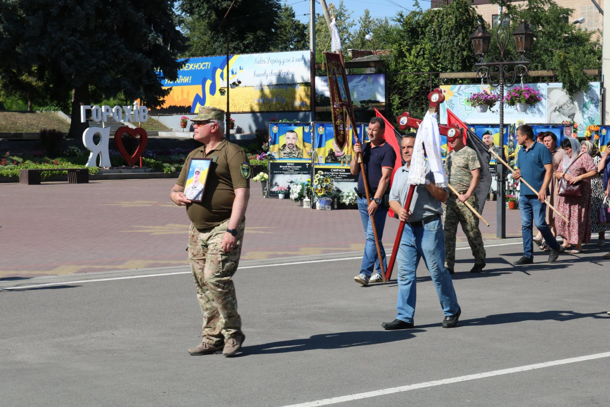 Понад два роки вважався зниклим безвісти: на Волині поховали Героя Дмитра Обозовського