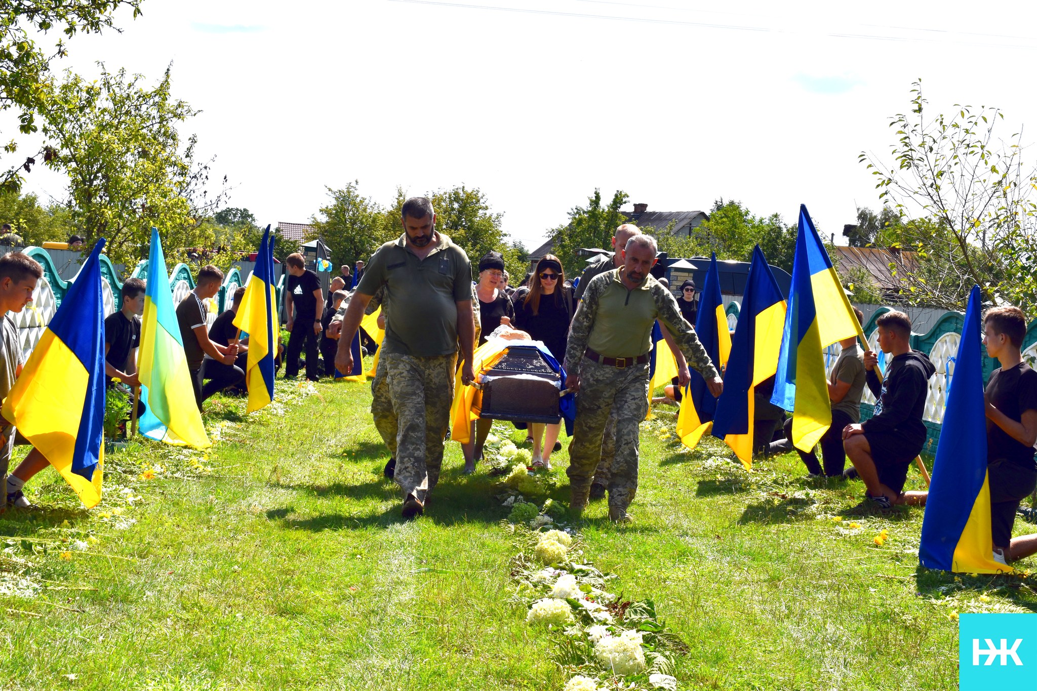 Майже два роки вважався зниклим безвісти: на Волині в останню дорогу провели Героя Олександра Пасіка