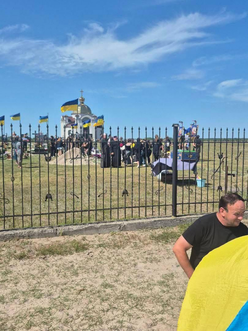 На Волині провели в останню путь воїна Анатолія Кривоша, який з перших днів повномасштабного вторгнення боронив Україну