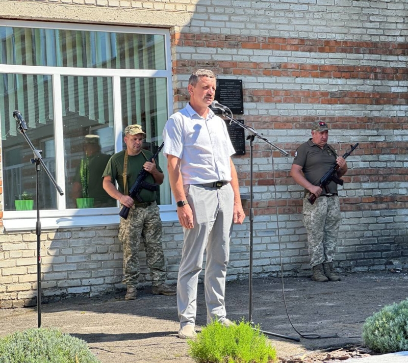 У ліцеї на Волині відкрили меморіальну дошку загиблому захиснику Михайлу Водоносу