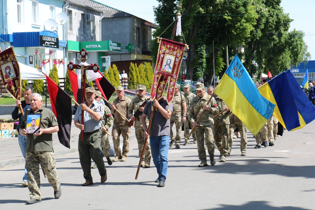 Понад 2 роки вважався зниклим безвісти: на Волині поховали воїна Віктора Миколайчука