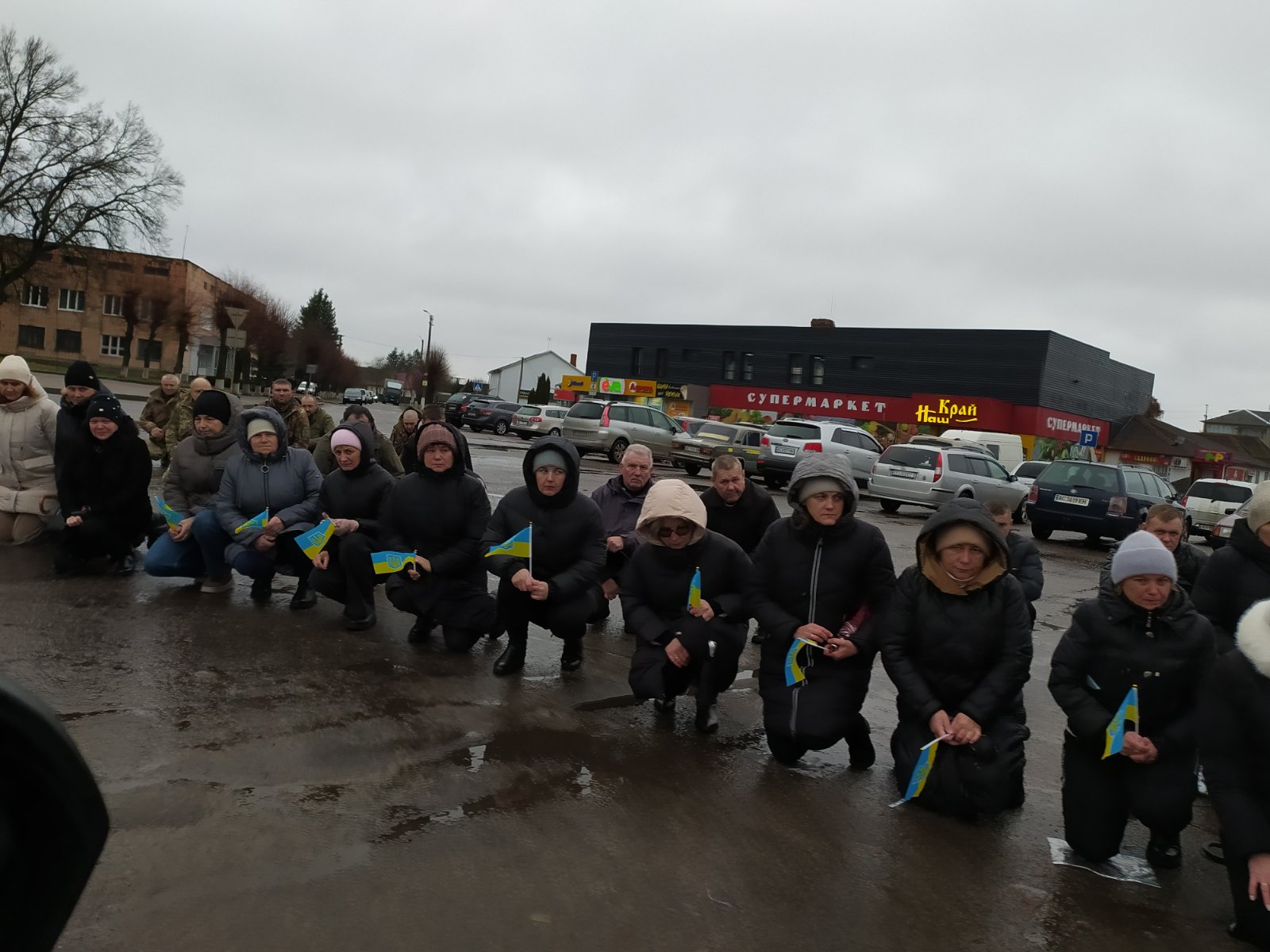 «Плакало навіть небо»: на рідну Волинь назавжди повернувся Герой Василь Солодуха