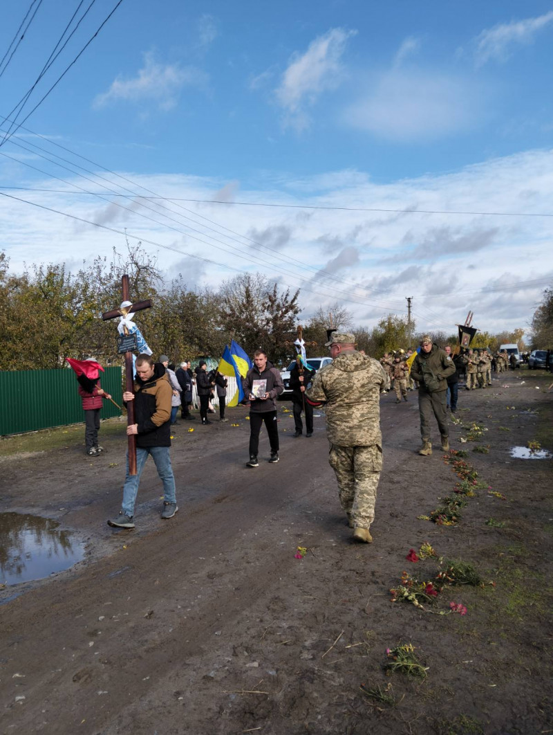 Довгий час вважався безвісти зниклим: на Волині в останню путь провели Героя Віталія Бомазюка