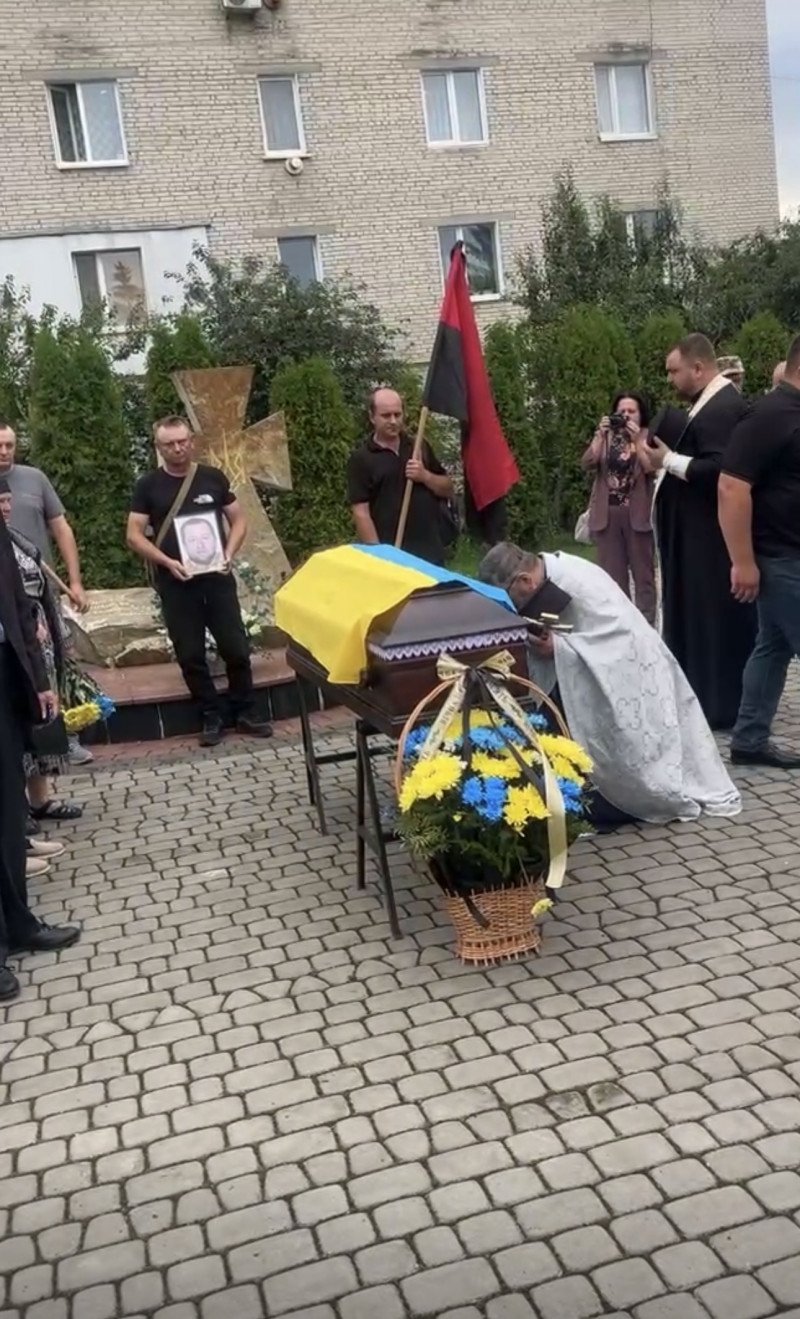 Понад рік вважався зниклим безвісти: на Волинь «на щиті» повернувся Герой Віктор Бурковський