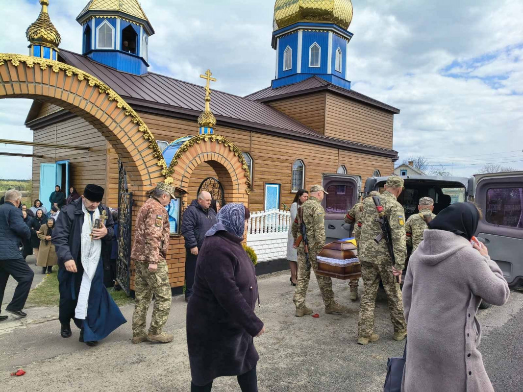 Рівно через рік після загибелі на Волині провели в останню дорогу Героя Юрія Камця