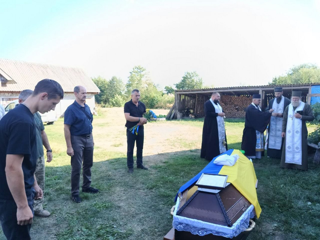 Громада на Волині попрощалася одразу з двома Героями: в останню путь провели Юрія Джуля та Василя Шилюка