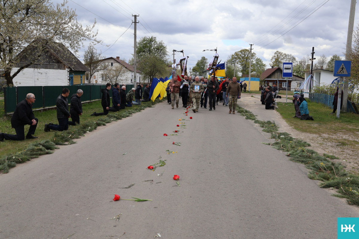 Біль двох сіл: на Волині провели в останню путь воїна Володимира Ридчука