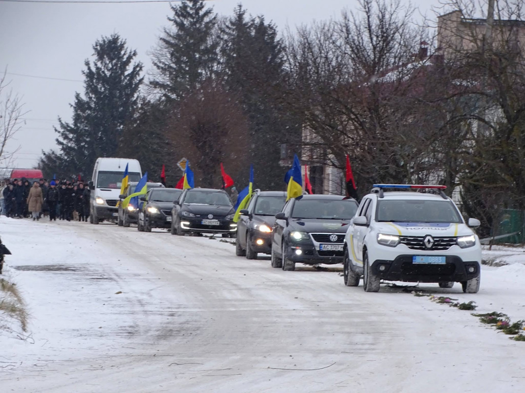 Повернувся додому «на щиті»: волиняни провели на вічний спочинок полеглого капітана Олександра Євтушка