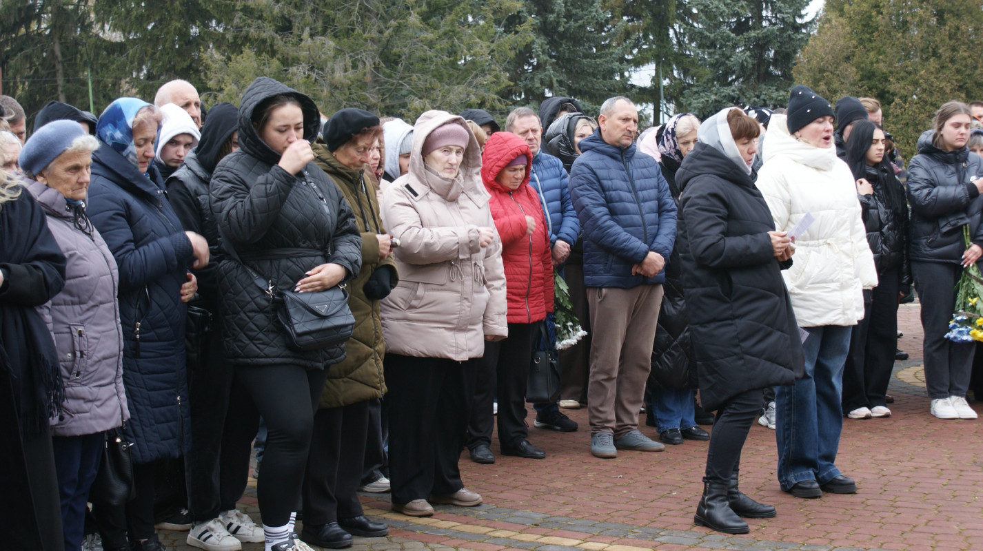 Пережив пекло війни, але загинув у ДТП: на Волині попрощалися із 31-річним воїном Вадимом Стадніком