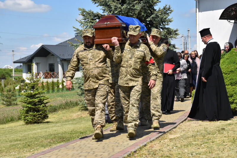 Загинув у боях на Курщині майже два роки тому: у Луцькій громаді провели в останню дорогу захисника Миколу Лясковського