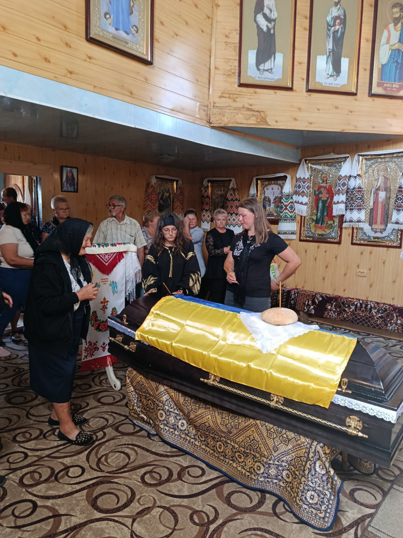 18 місяців вважався зниклим безвісти: на Волині провели в останню дорогу Героя Миколу Пеприка