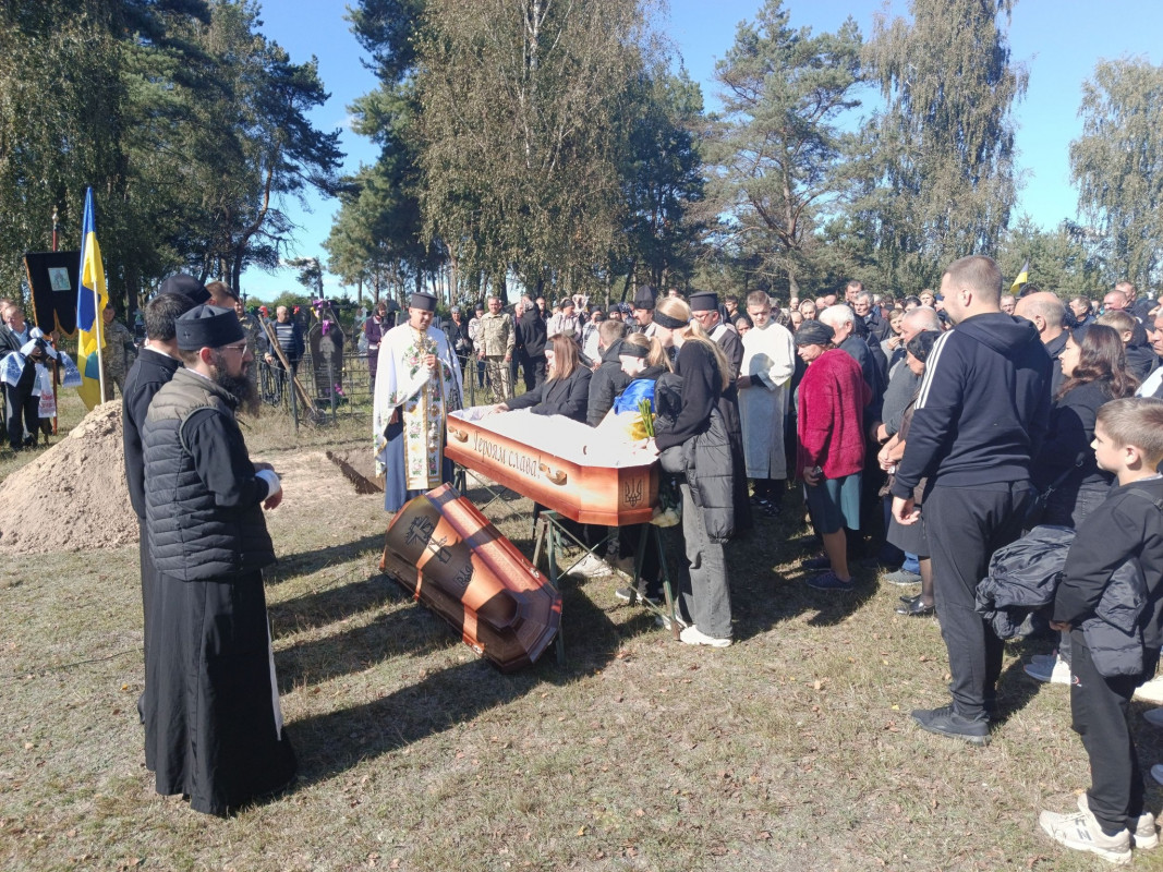 Овдовіла дружина, син та донечка так рано втратили батька: на Волині провели в останню земну дорогу Героя Сергія Водька