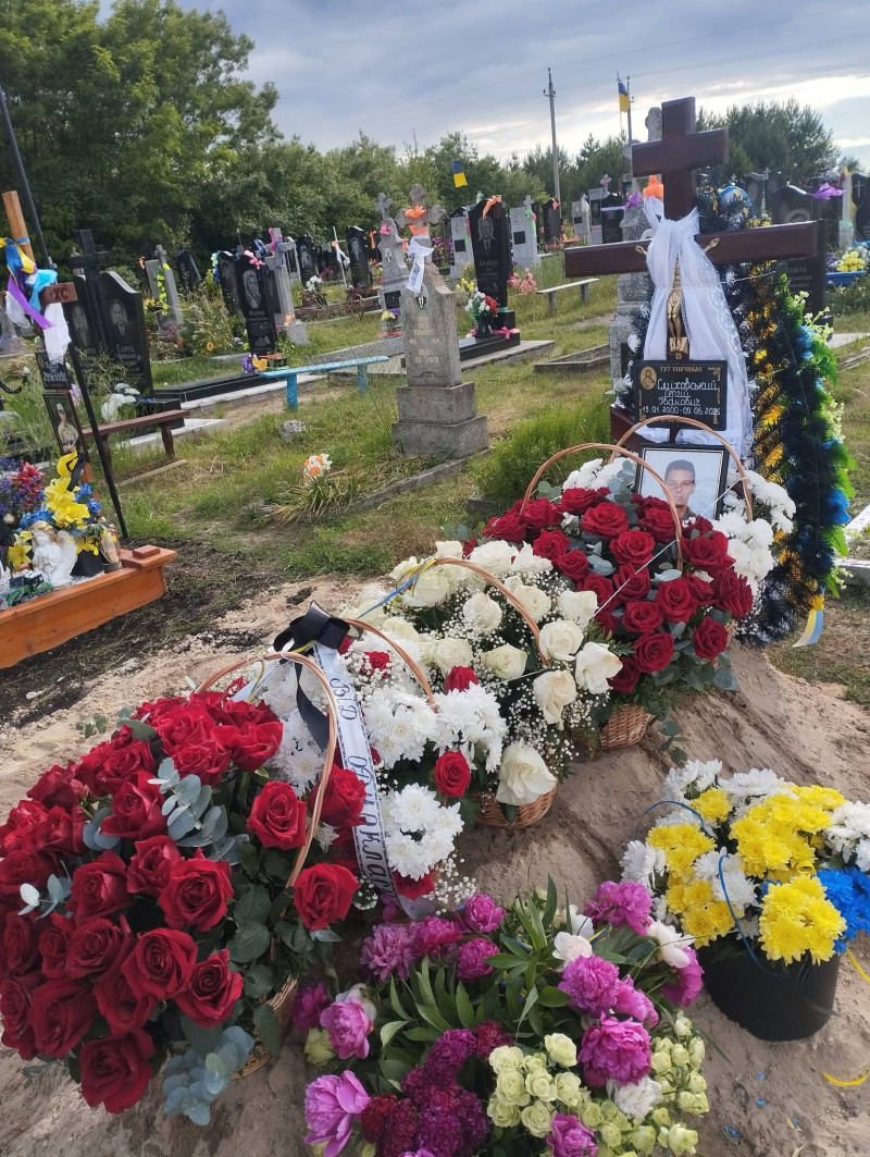 Назавжди молоді Герої: громада на Волині провела в останню путь 26-річного Сергія Сміховського і 28-річного Миколу Кобрина