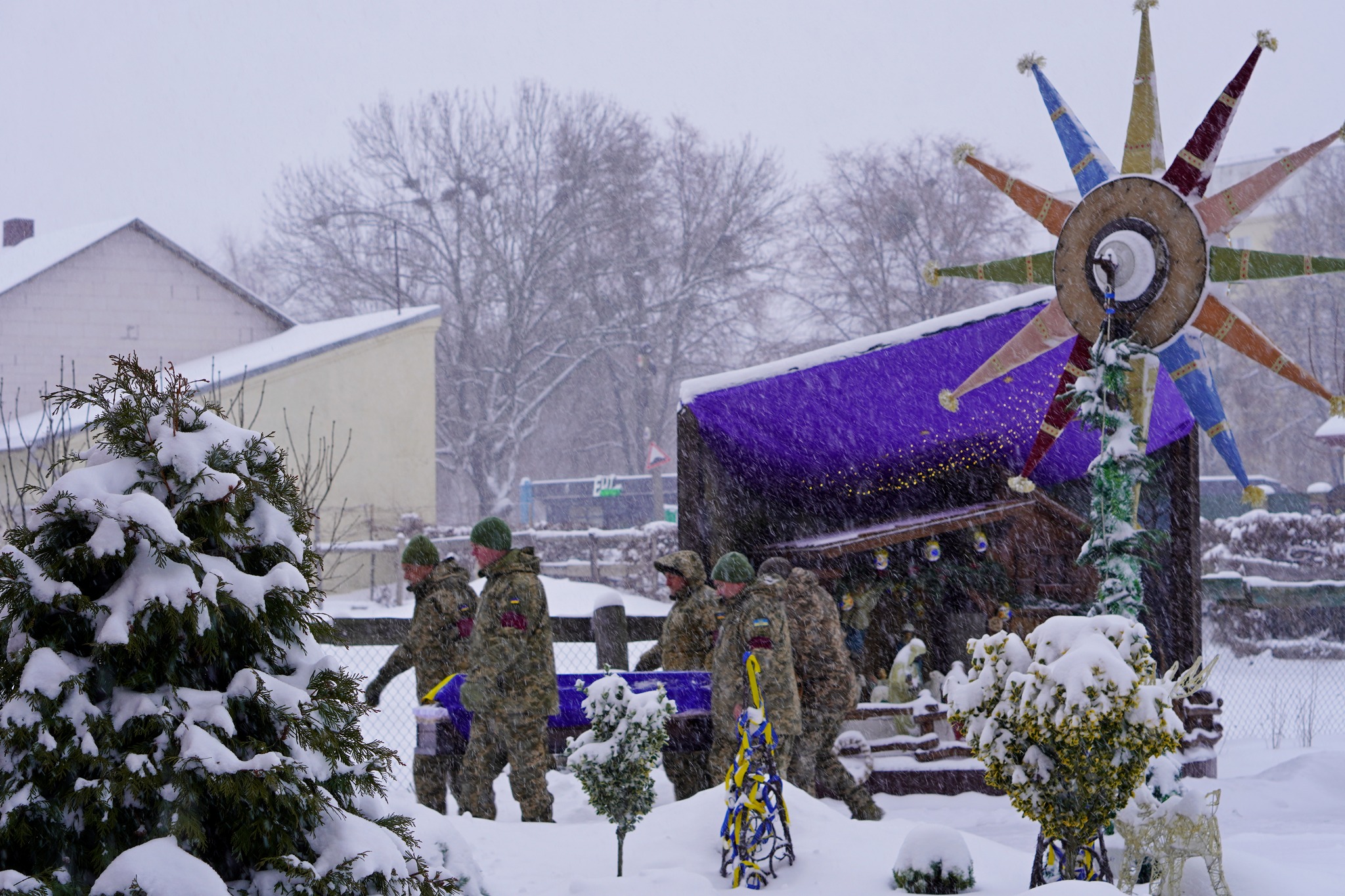 Назавжди молоді: на Волині провели в останню путь Героїв Валерія Сілаєва та Олександра Семенюка