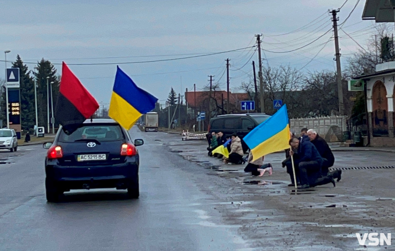 Захищав Україну з перших днів війни: «на щиті» додому повернувся Герой з Волині Петро Солодуха