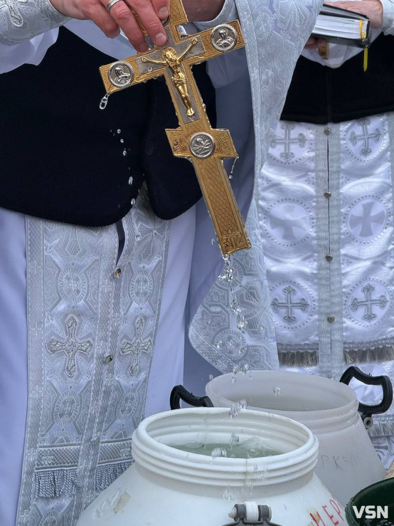 Як у Луцьку освячували воду. Фото