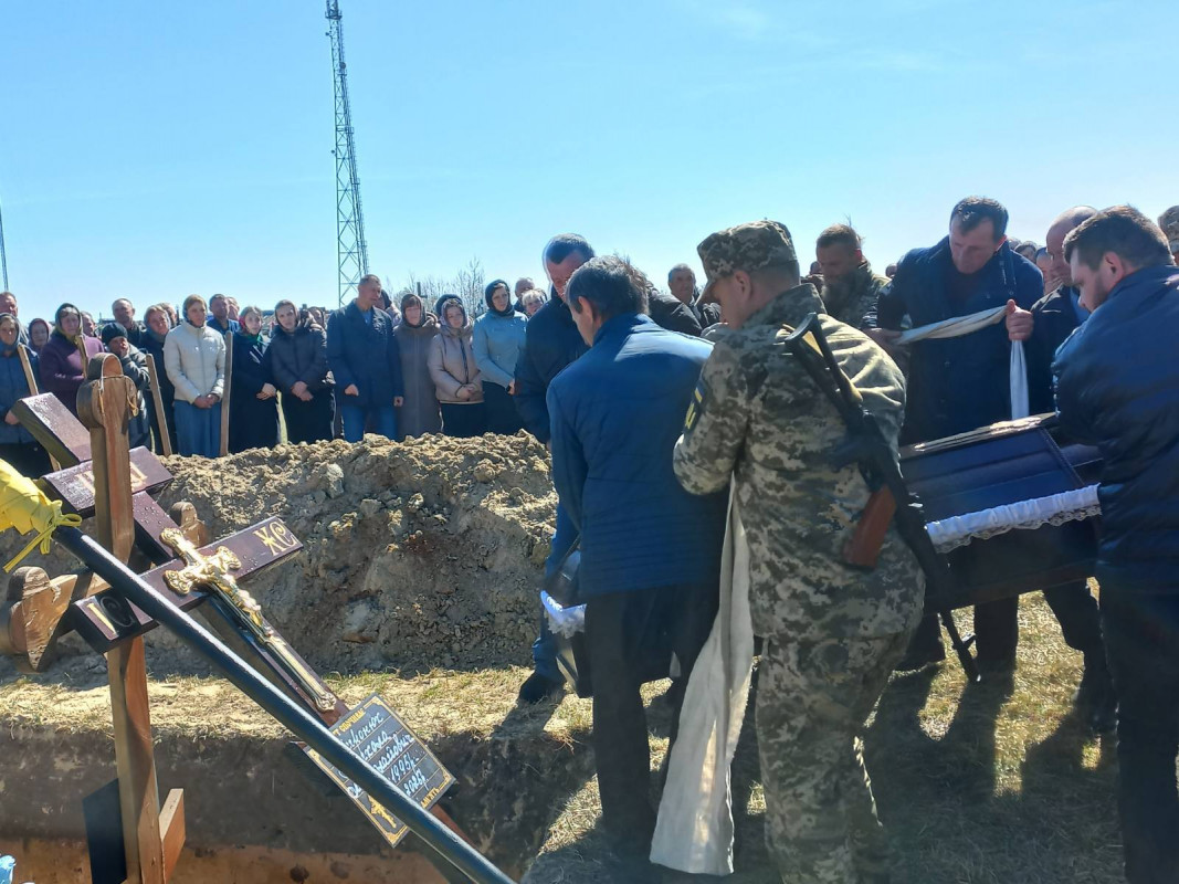 Жалоба у Вербну неділю: на Волині поховали Героя Миколу Миронюка