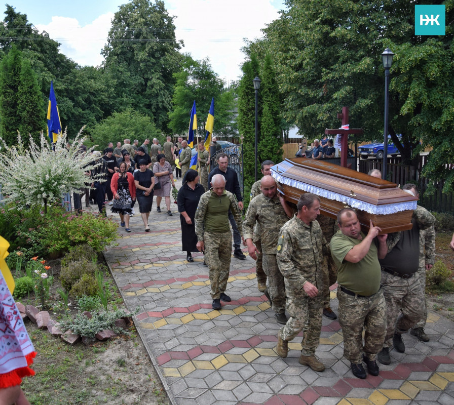 Серце зупинилося на фронті: на Волині в останню дорогу провели воїна Миколу Віліча. Фото