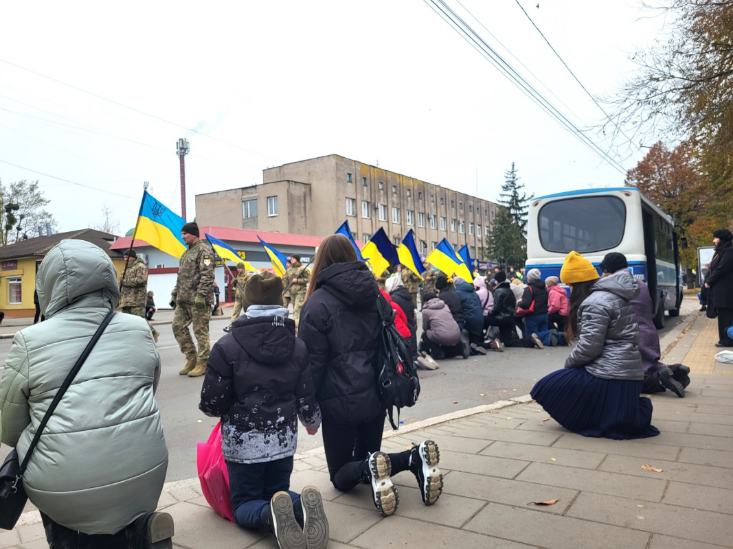 Заповів поховати на Волині і поставити на могилі козацький хрест: провели в останню путь Героя Сергія Голядинця