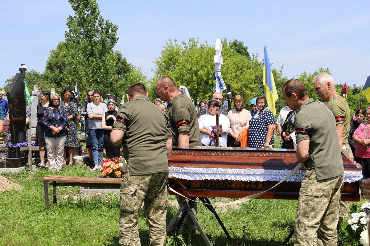 Після поранення повернувся до мирного життя, однак серце зупинилося: на Волині поховали молодого захисника Павла Марчука