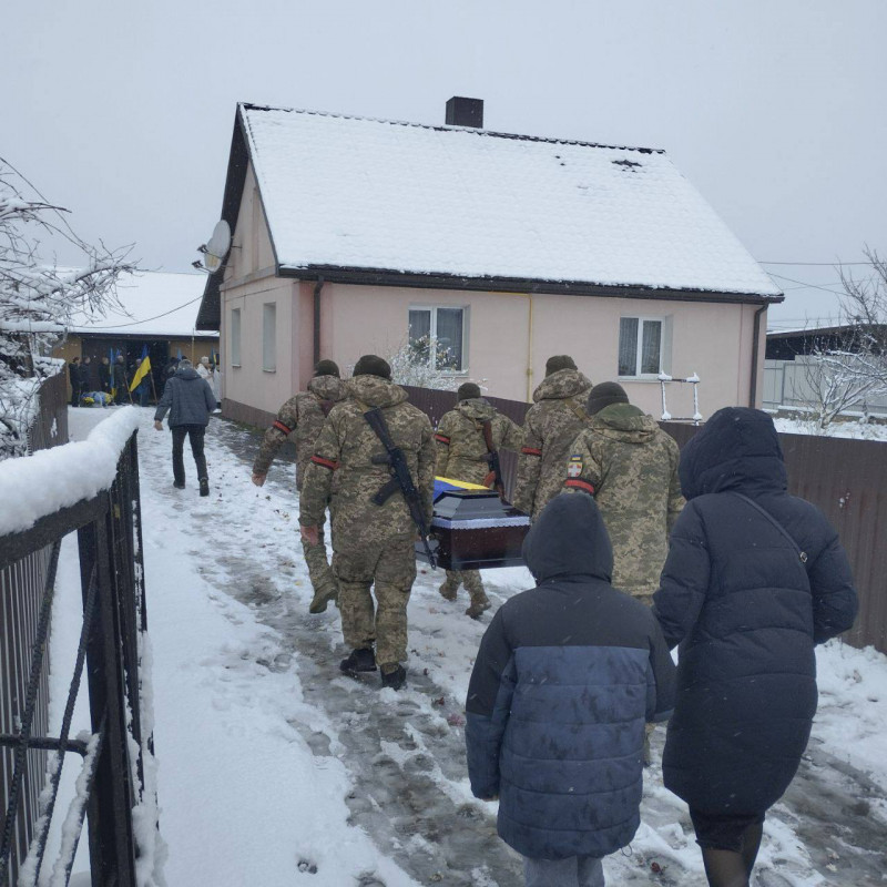 Був частиною сталевого щита, що захищає нас від ворога: на Волині поховали 36-річного Героя Віктора Чижа