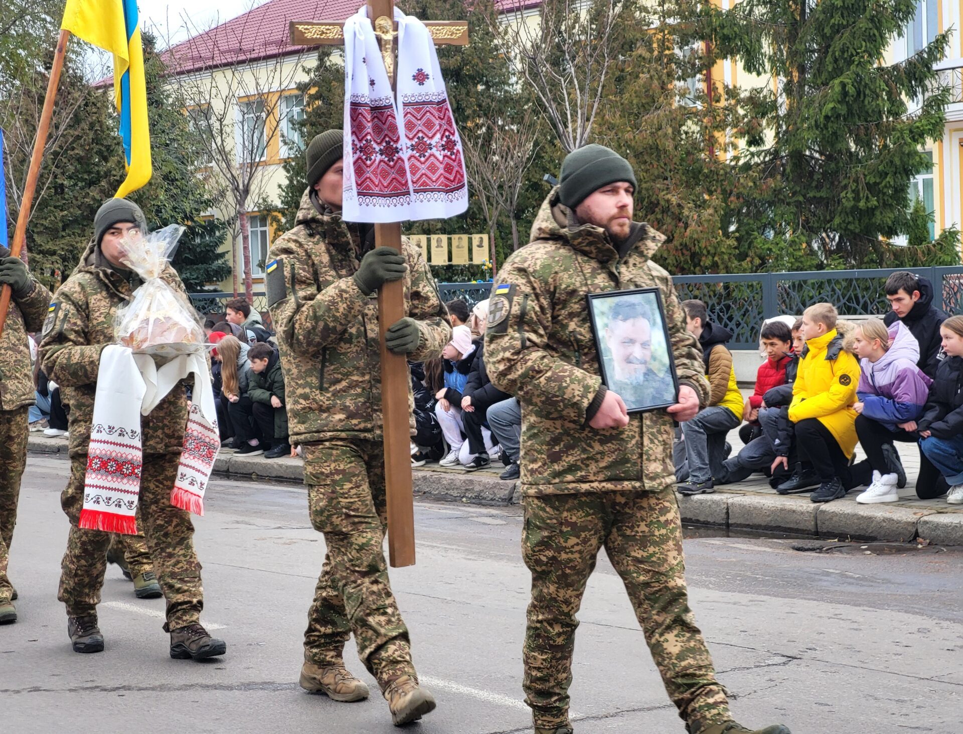 «Людина, яку пам'ятатимуть не лише на Волині, а й за межами України»: волиняни попрощалися з Героєм Ігорем Кобишем