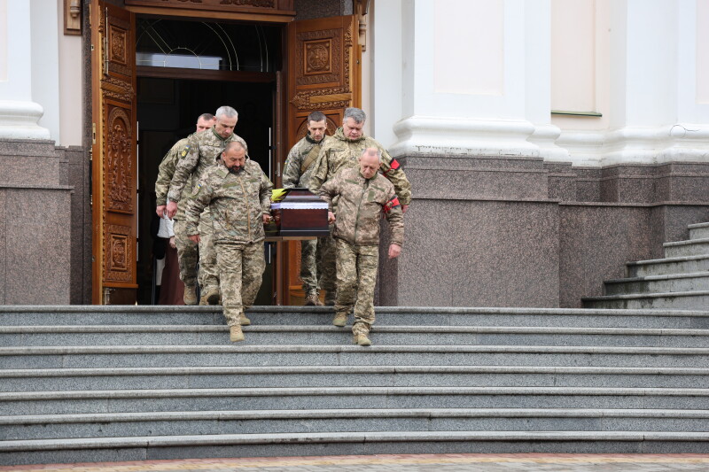 Загинув півтора року тому: у Луцьку попрощалися із воїном Іваном Литвинчуком