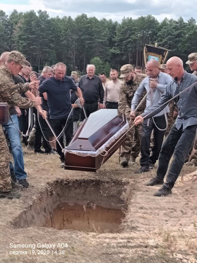 Навіки 31: на Волині в останню путь провели Героя Олега Оксенюка