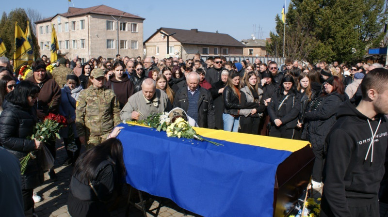 У громаді на Волині попрощалися із 23-річним розвідником «Азова» Назаром Поліщуком