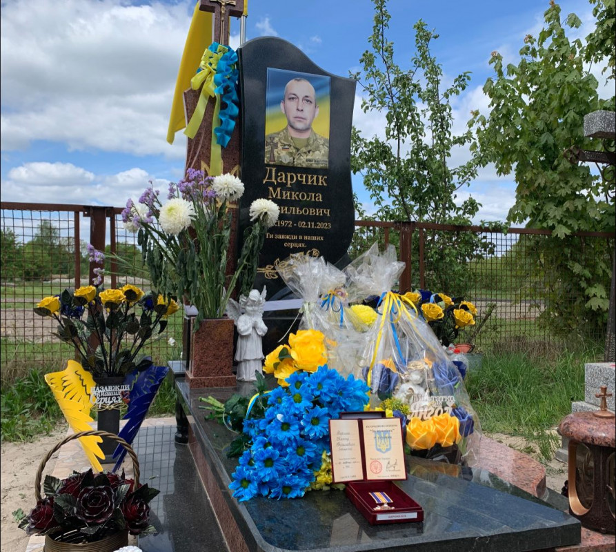 «Микола був люблячим чоловіком та батьком, а Олександр чудовим сином»: двох Героїв з Волині посмертно відзначили нагородами