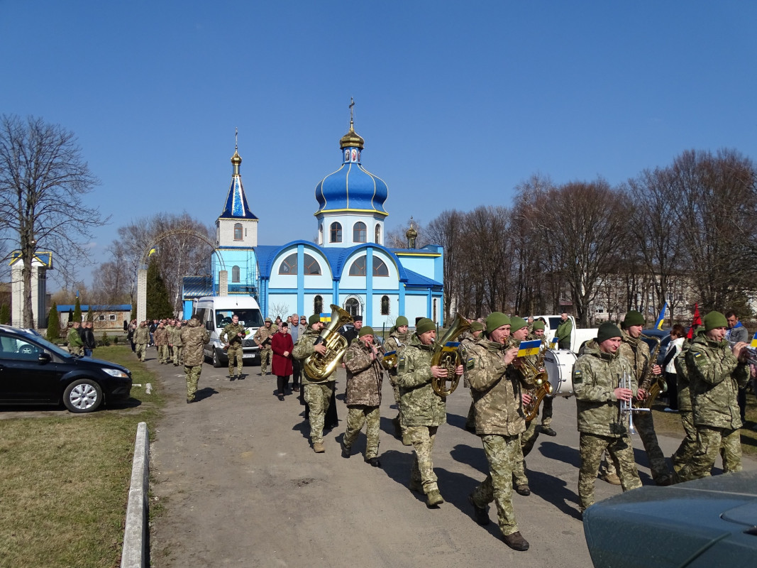 На Волині провели в останню путь Героя Василя Кравчука, який загинув два роки тому