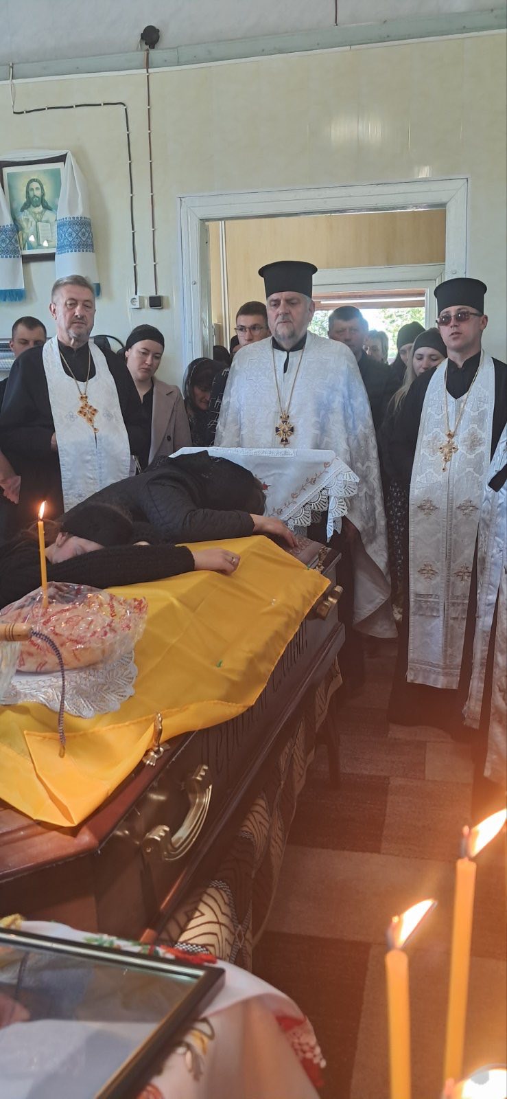 Безстрашно вибивав окупантів з української землі: на Волині поховали молодого Героя Романа Возняка