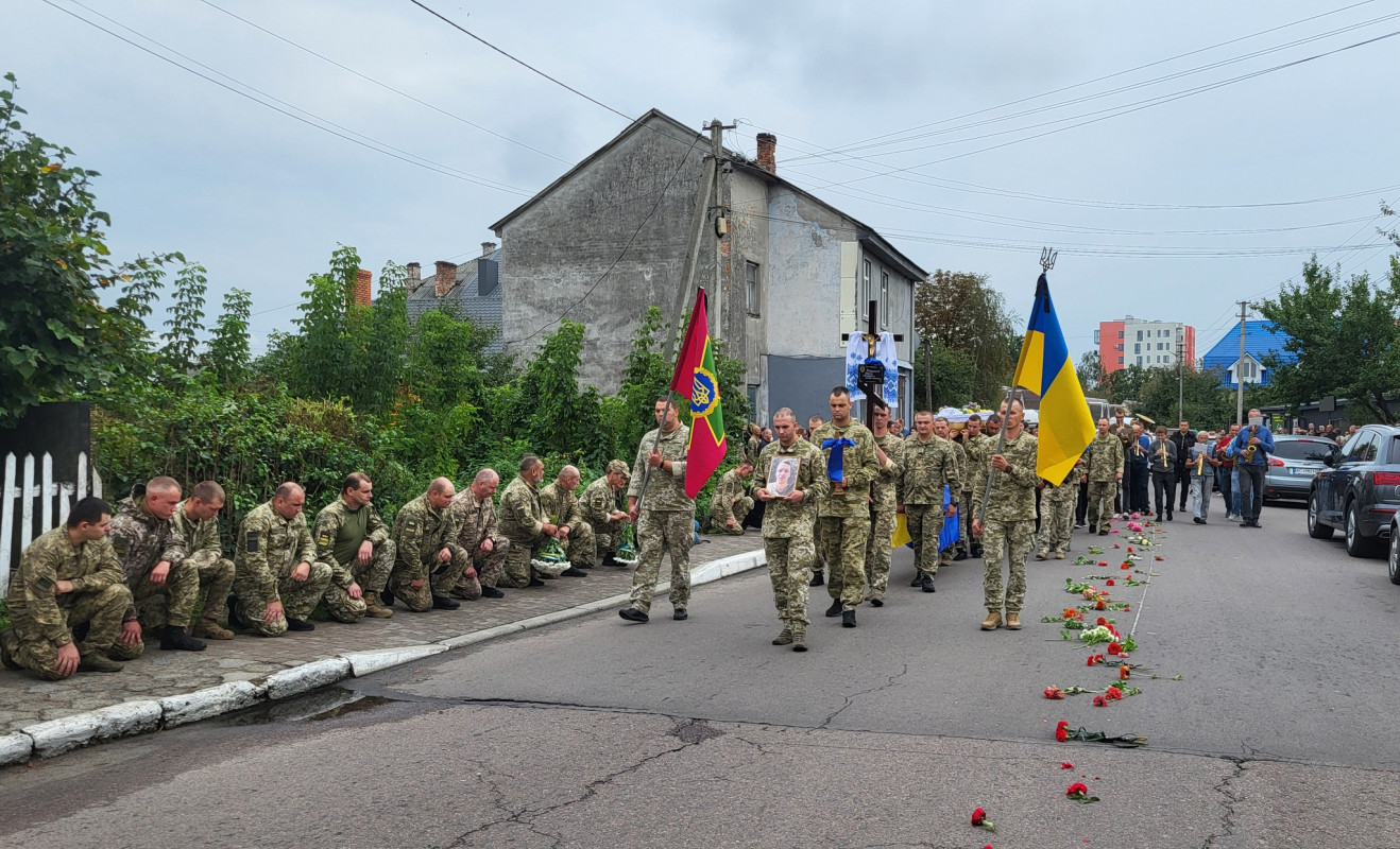 Нещодавно створив сім'ю: на Волині попрощалися з 25-річним Героєм-прикордонником Андрієм Котельніковим