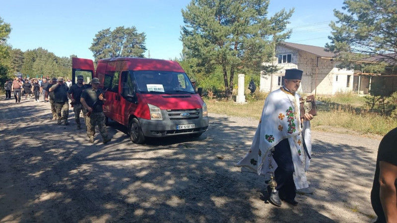 Залізничник, який став оператором БпЛА: на Волині попрощалися із Героєм Василем Мотрунчиком