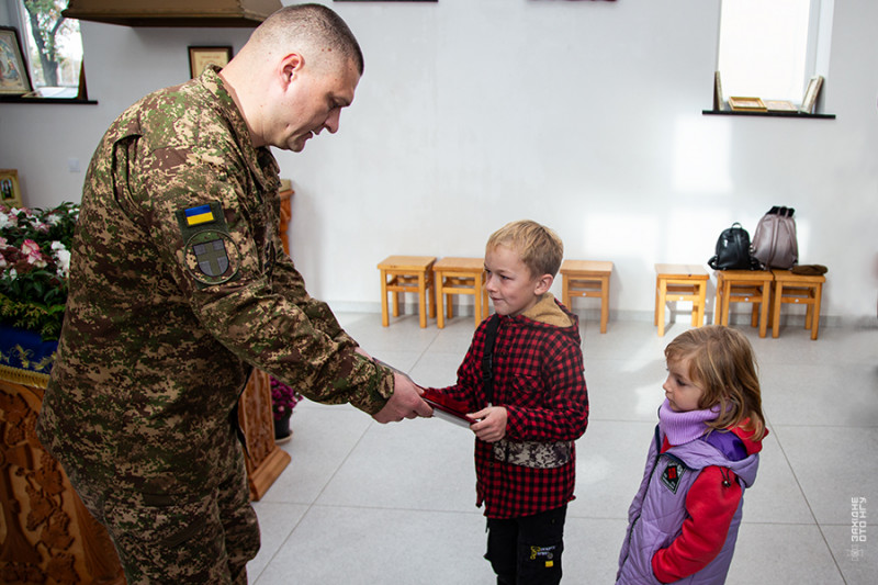 Захищали Україну на найскладніших ділянках фронту: на Волині рідним полеглих гвардійців передали державні нагороди
