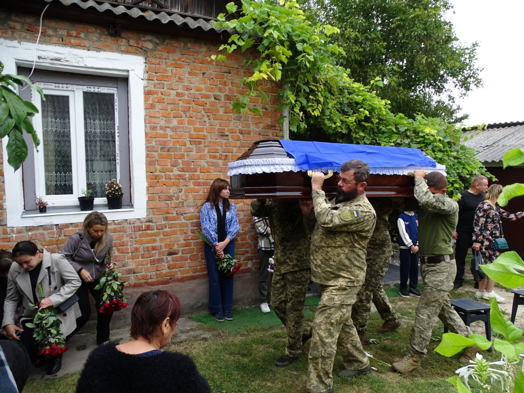Ідентифікований за результатами тесту-ДНК: на Волині поховали Героя Володимира Олексюка