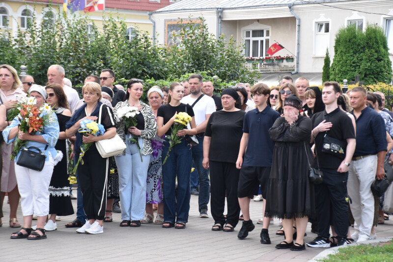 Повернувся «на щиті» через рік після загибелі: у Луцьку в останню дорогу провели Героя Володимира Андрійчука